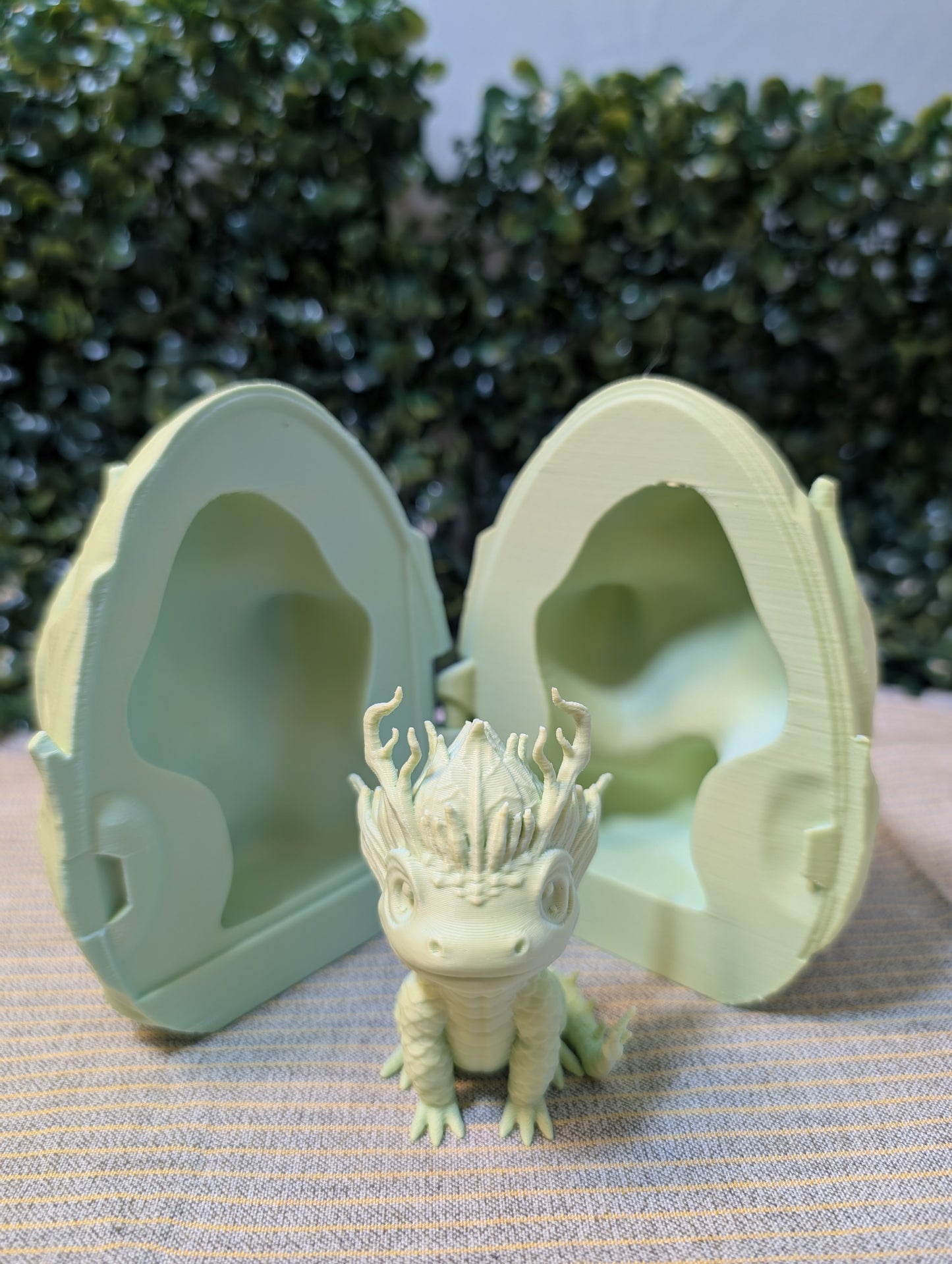 3D-Printed Miniature Dragon in Egg – Fantasy Collector’s Display Piece
