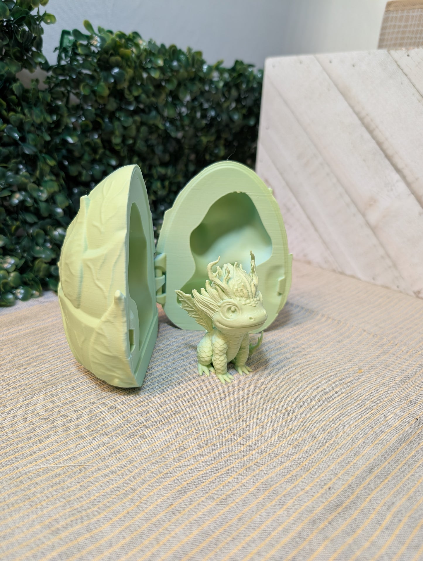 3D-Printed Miniature Dragon in Egg – Fantasy Collector’s Display Piece